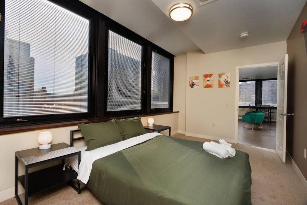 Luxe City Views Prime Location 24-7 Parking Gym Lounge Pittsburgh Exterior photo