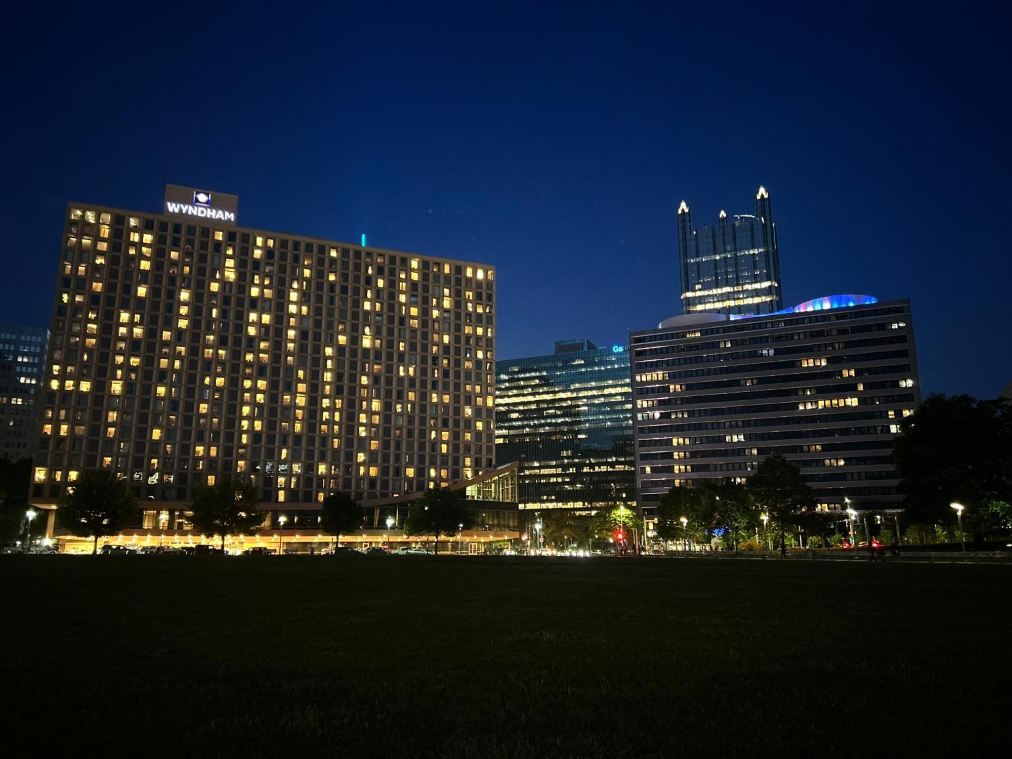 Luxe City Views Prime Location 24-7 Parking Gym Lounge Pittsburgh Exterior photo