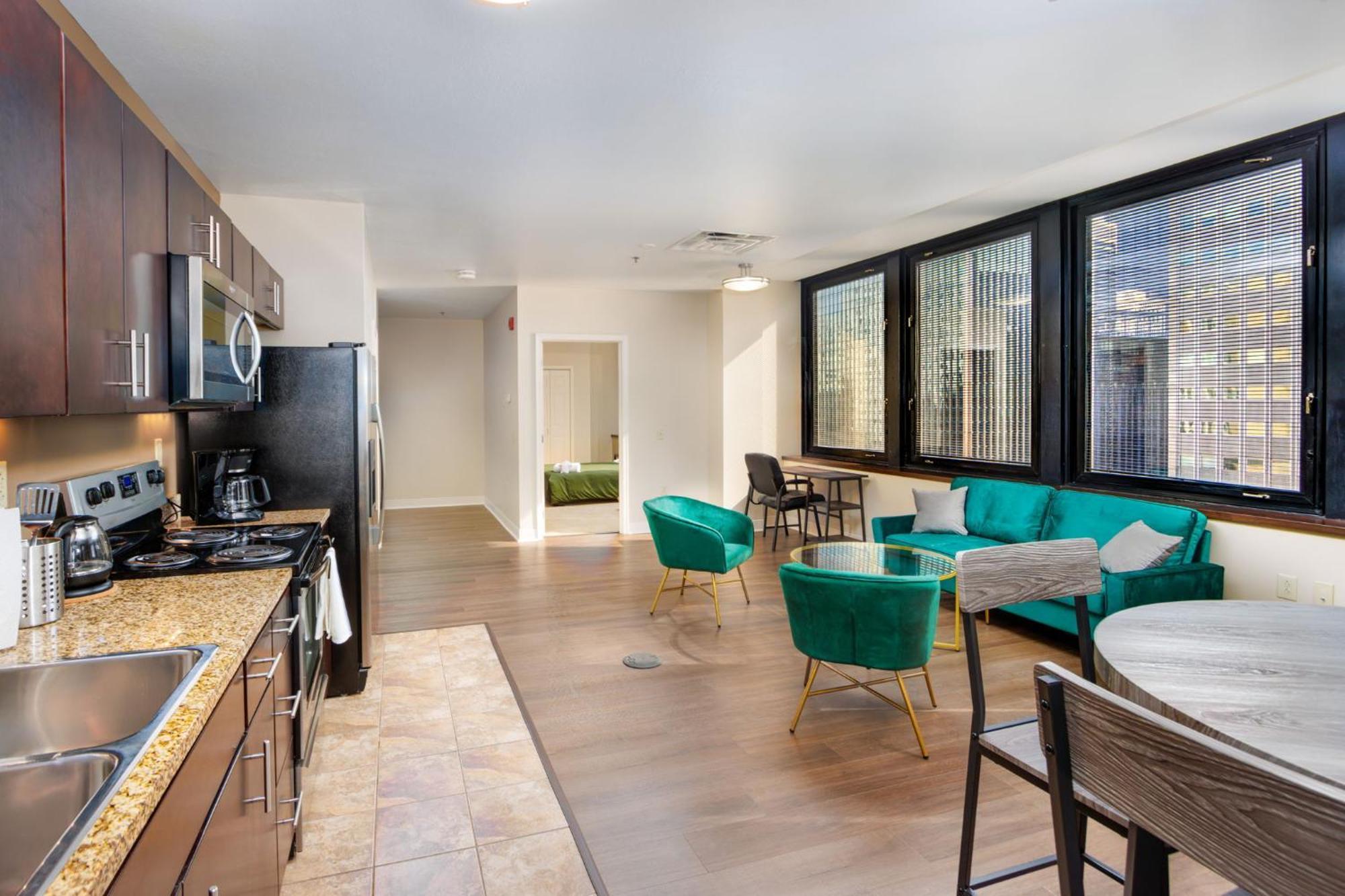 Luxe City Views Prime Location 24-7 Parking Gym Lounge Pittsburgh Exterior photo